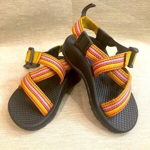 CHACO Sz 9 Z1 Colourful Straps Adjustable Buckle  Closure Kids Sandals